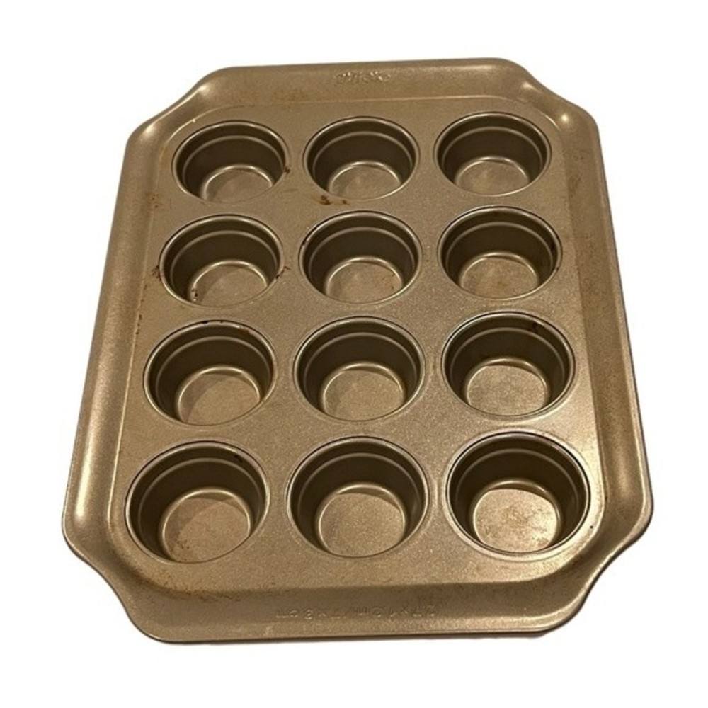Pyrex Muffin Tin Metal Nonstick Pan